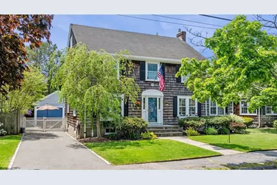 18 Pickwick Road, Marblehead, MA 01945 - Photo 1