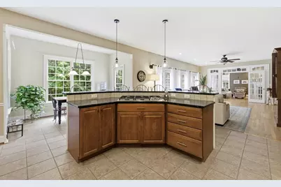 8 Iroquois Ln, Wilbraham, MA 01095 - Photo 7