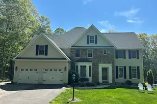8 Iroquois Ln, Wilbraham, MA 01095 - Photo 1