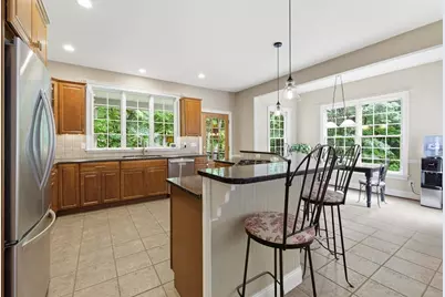 8 Iroquois Ln, Wilbraham, MA 01095 - Photo 5
