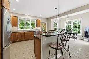 8 Iroquois Ln, Wilbraham, MA 01095 - Photo 5