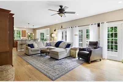 8 Iroquois Ln, Wilbraham, MA 01095 - Photo 3