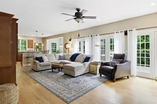 8 Iroquois Ln, Wilbraham, MA 01095 - Photo 3