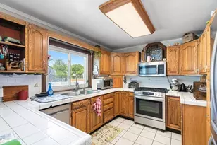 91 Sycamore St, Swansea, MA 02777 - Photo 11