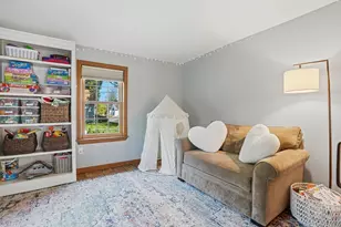 44 Pleasant St, Hopkinton, MA 01748 - Photo 17