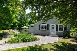 9 Shore Garden Rd, Hull, MA 02045 - Photo 3