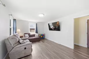 12 Allen St, Dracut, MA 01826 - Photo 9