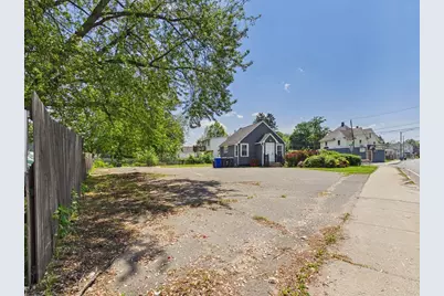 5 Barber St, Springfield, MA 01109 - Photo 9