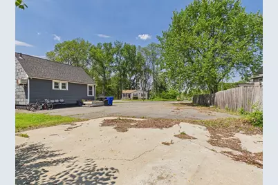 5 Barber St, Springfield, MA 01109 - Photo 13