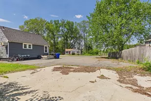 5 Barber St, Springfield, MA 01109 - Photo 13