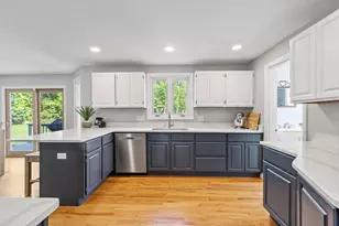 17 Blackthorne Cir, Hopkinton, MA 01748 - Photo 3