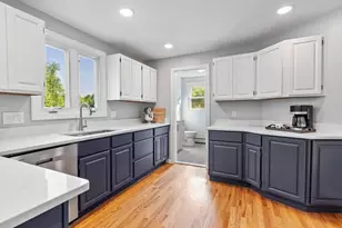 17 Blackthorne Cir, Hopkinton, MA 01748 - Photo 5