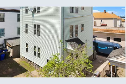327 William St, Fall River, MA 02721 - Photo 3