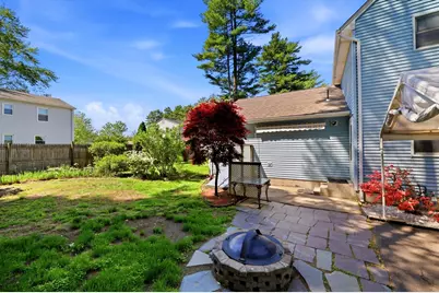 19-21 Wedgewood Cir, Springfield, MA 01129 - Photo 5