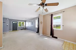 19-21 Wedgewood Cir, Springfield, MA 01129 - Photo 11
