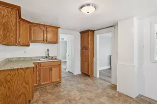 25 High St, Agawam, MA 01001 - Photo 15