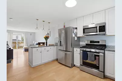 11 W Bowers St #3, Lowell, MA 01854 - Photo 5