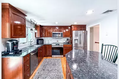 17 Robin Rd, Milford, MA 01757 - Photo 5