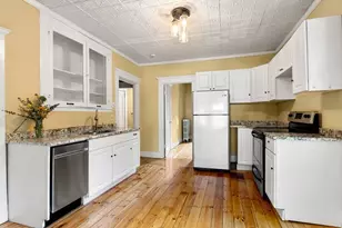 7 Winter St, Amesbury, MA 01913 - Photo 3