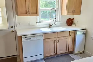 17 Cedar St, Southbridge, MA 01550 - Photo 7