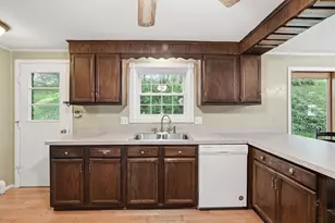 63 Miles St, Millbury, MA 01527 - Photo 15