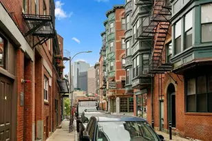 8 Garden Ct, Boston, MA 02113 - Photo 21