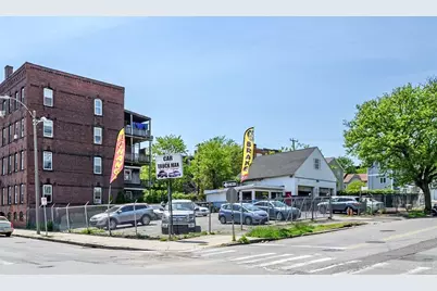 395 Maple St, Holyoke, MA 01040 - Photo 1
