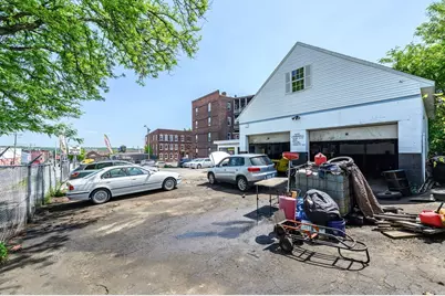 395 Maple St, Holyoke, MA 01040 - Photo 7