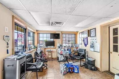 395 Maple St, Holyoke, MA 01040 - Photo 5