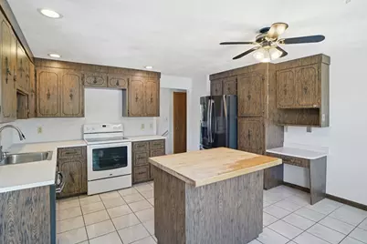 10 Barnes Ave, Salem, MA 01970 - Photo 11