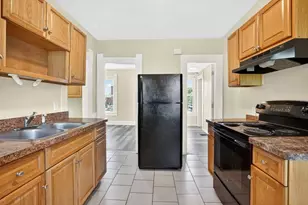 658 Union St, Springfield, MA 01109 - Photo 27