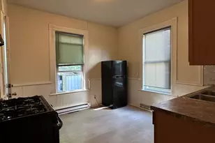 26 Hebron St, Springfield, MA 01107 - Photo 7