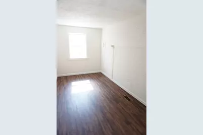 18 Sutherland St, Lowell, MA 01850 - Photo 13