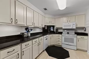 770 Salisbury St, Worcester, MA 01609 - Photo 13