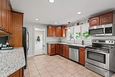 13 Douglas Ave, Beverly, MA 01915 - Photo 5