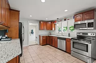 13 Douglas Ave, Beverly, MA 01915 - Photo 5