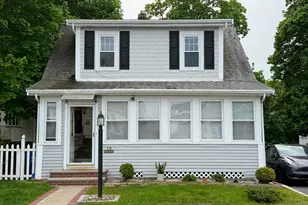 19 Wakefield Ave, Wakefield, MA 01880 - Photo 1