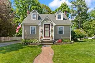 85 Mineral St, Reading, MA 01867 - Photo 1