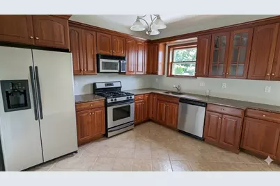 1084 Chestnut St #1, Newton, MA 02464 - Photo 5