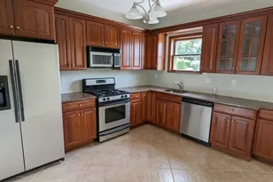 1084 Chestnut St, Newton, MA 02464 - Photo 5