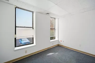 222 Carew St, Springfield, MA 01104 - Photo 9