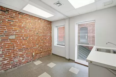 222 Carew St, Springfield, MA 01104 - Photo 17
