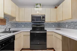 677 Quincy Shore Dr, Quincy, MA 02170 - Photo 3