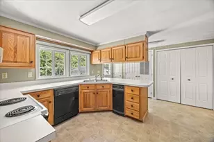 84 Trailwood Dr, Bridgewater, MA 02324 - Photo 5