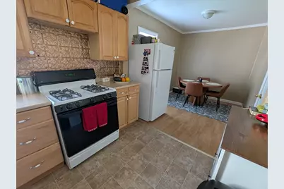 131 Thomas St, Fall River, MA 02723 - Photo 5