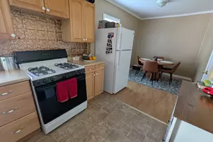 131 Thomas St, Fall River, MA 02723 - Photo 5