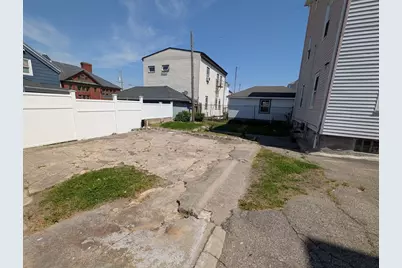 131 Thomas St, Fall River, MA 02723 - Photo 3