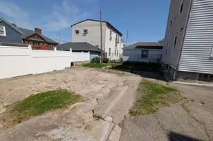 131 Thomas St, Fall River, MA 02723 - Photo 3