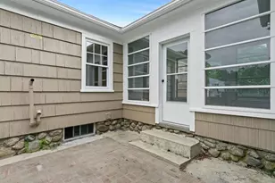 172 Crescent St, Shrewsbury, MA 01545 - Photo 3
