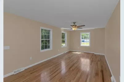 63 Hope St, Springfield, MA 01119 - Photo 9